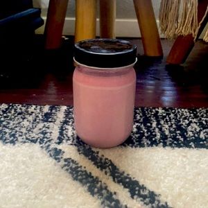 Valentine’s Day exclusive candle